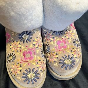 UGG Ankle Boots with Floral Embroidery - Pink, Blue, Cream